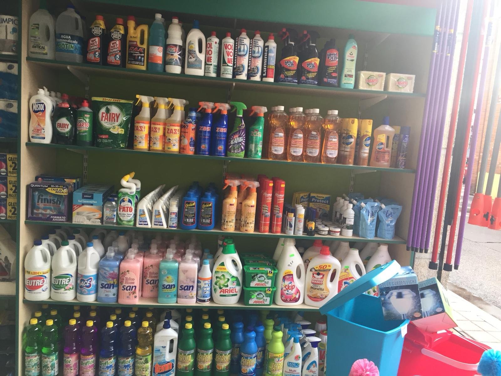 Droguería y hogar en El Soportal de San Pablo